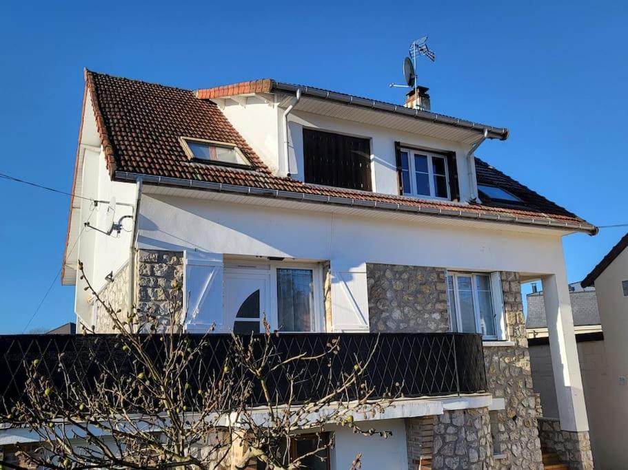 Le Repozoir, Une Halte Entre Paris Et Disneyland Exterior photo